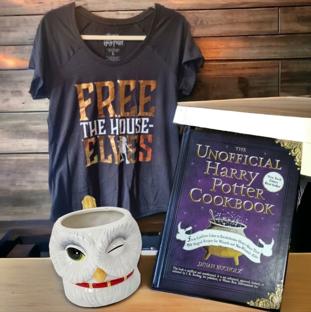 Harry Potter T-Shirt, Cookbook and Hedwig Mug Bundle